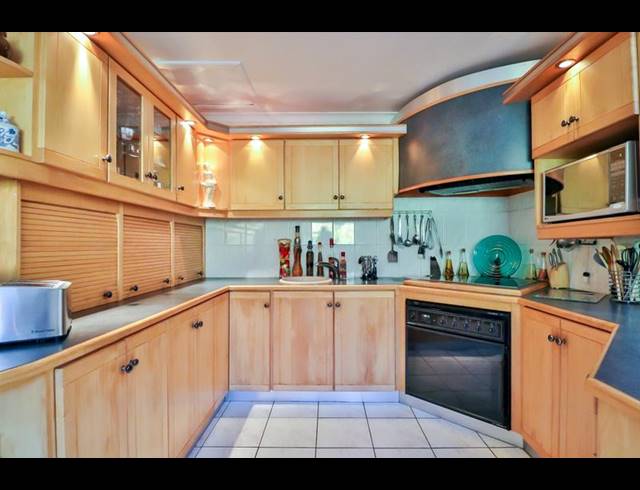 4 BEDROOM HOUSE FOR SALE IN PLATTEKLOOF